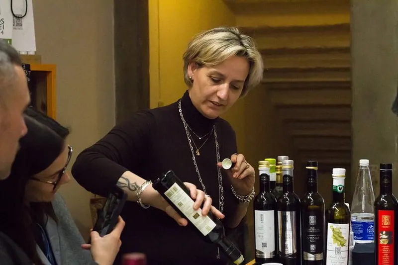 Florence Night Tour: Legends and Wine Windows