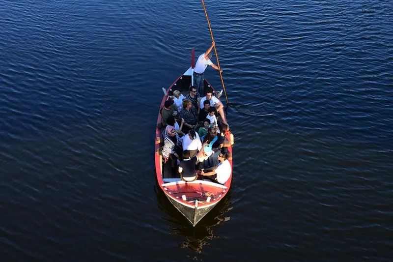Semiprivate sunset boat tour of Florence by traditional gondola