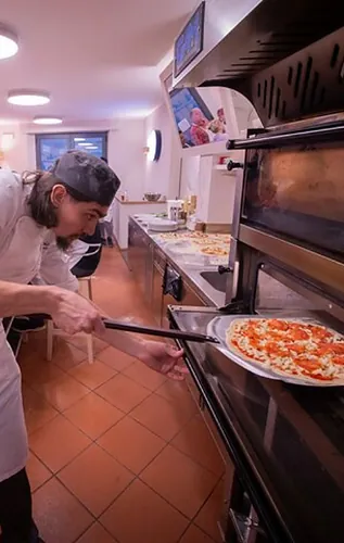 Meet the pizzaiolo