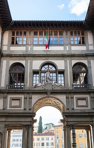 Inside the Uffizi world