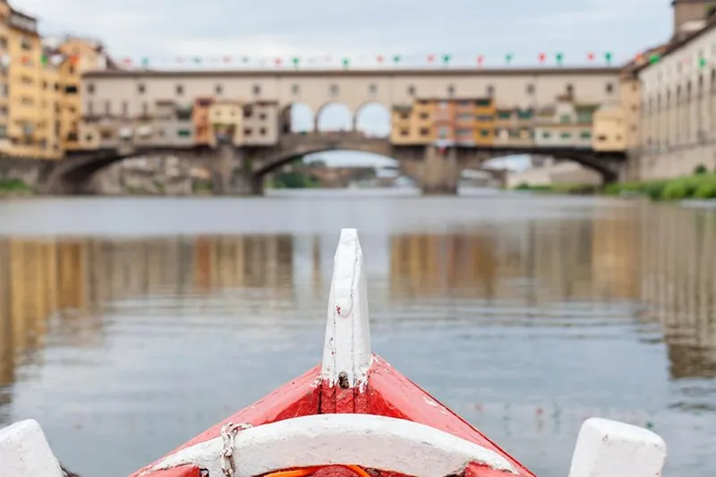 Semiprivate sunset boat tour of Florence by traditional gondola