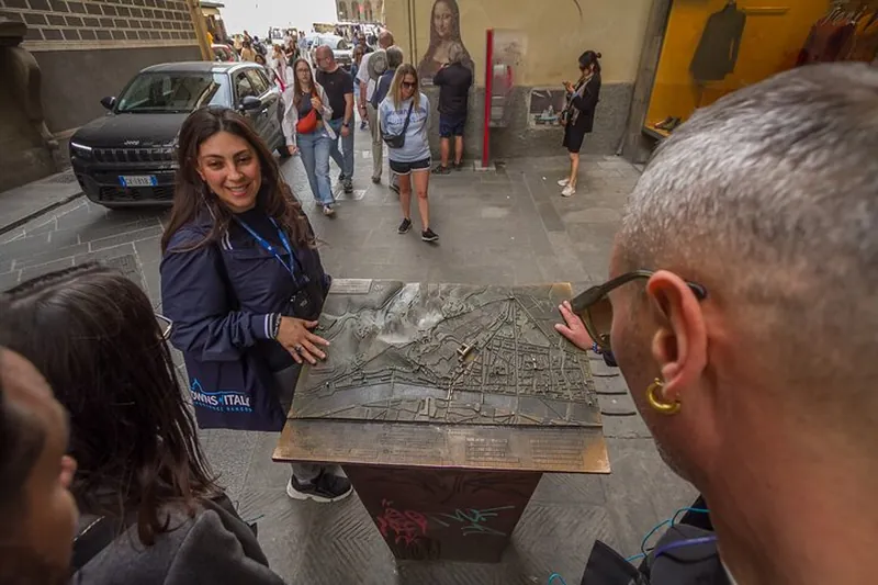 Florence Evening Wine windows walking tour with Barchetto Cruise
