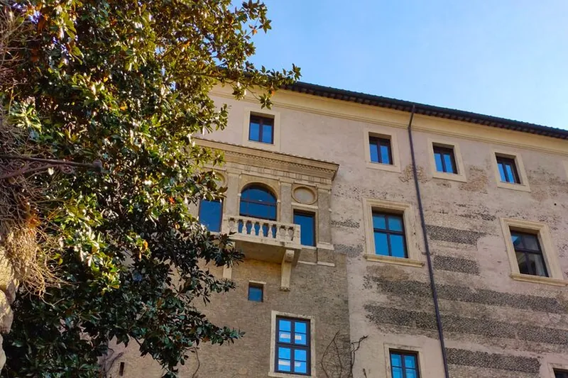 Rome Street Food Tour in Rione Monti Neighborhood