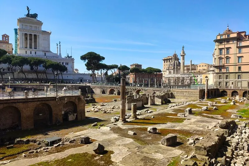 Rome Street Food Tour in Rione Monti Neighborhood