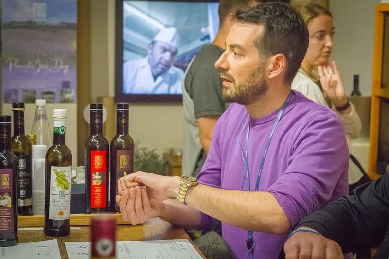Florence Night Tour: Legends and Wine Windows
