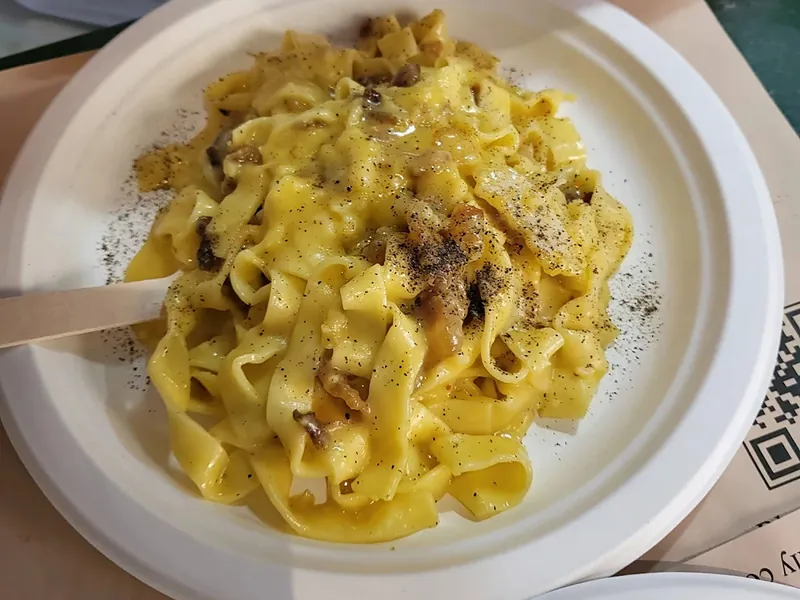 Rome Street Food Tour in Rione Monti Neighborhood