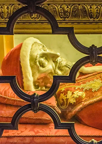 Vatican Grottoes & Papal Tombs