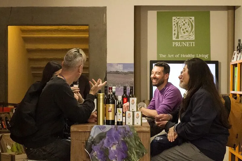 Florence Evening Wine windows walking tour with Barchetto Cruise