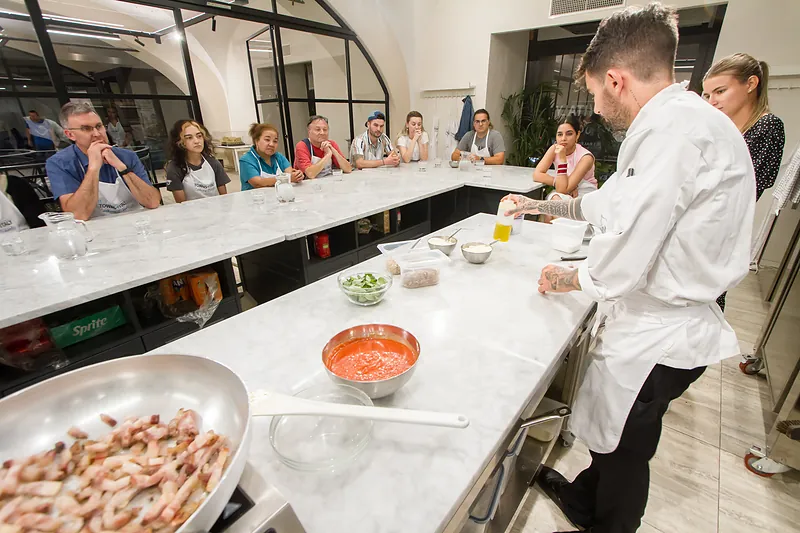 Pasta and gelato cooking class in the heart of Rome