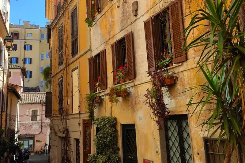 Rome Street Food Tour in Rione Monti Neighborhood