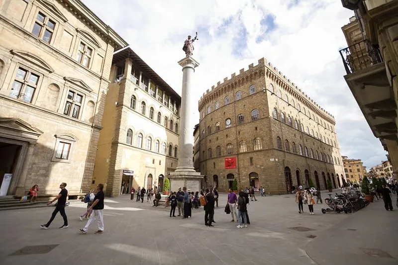 Florence Evening Wine windows walking tour with Barchetto Cruise