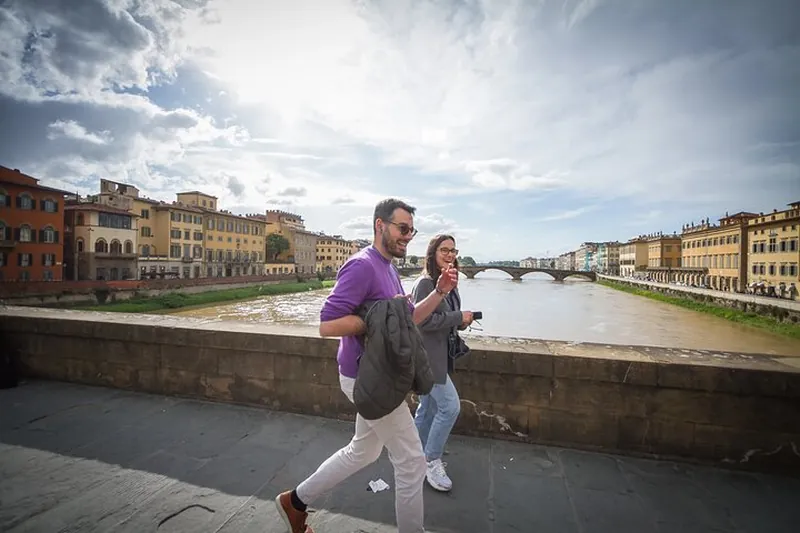 Florence Evening Wine windows walking tour with Barchetto Cruise