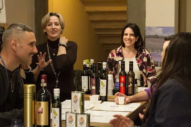Florence Evening Wine windows walking tour with Barchetto Cruise