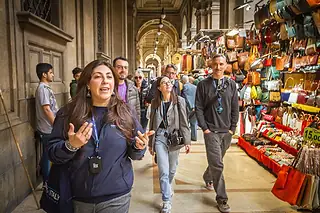 Florence Evening Wine windows walking tour with Barchetto Cruise