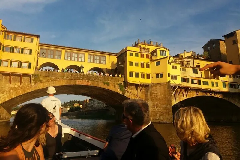 Florence Evening Wine windows walking tour with Barchetto Cruise