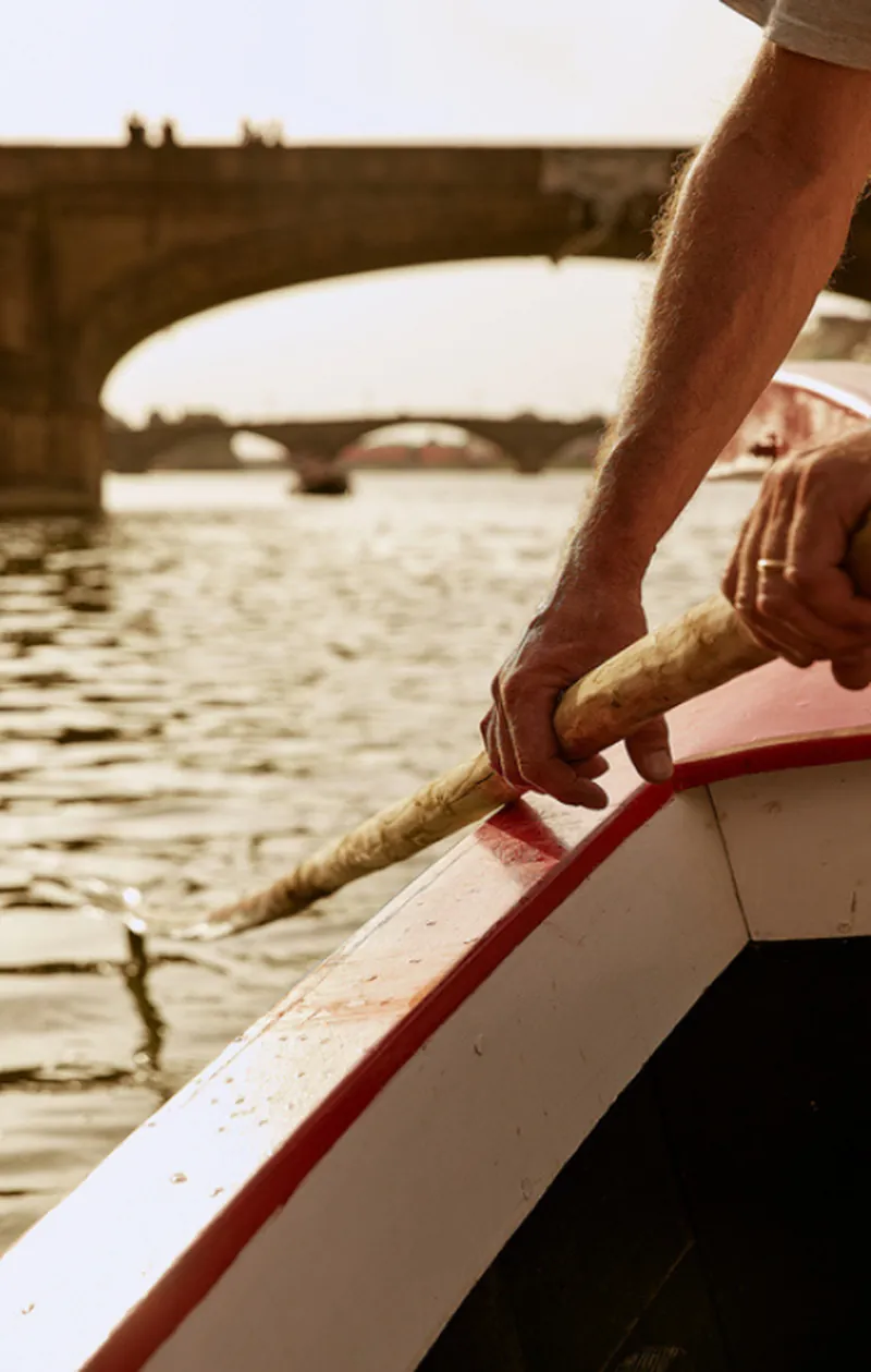 Semiprivate sunset boat tour of Florence by traditional gondola