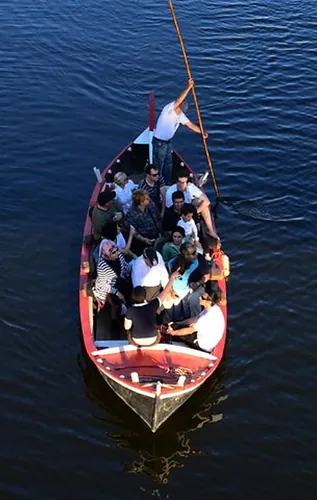 A barchetto on the Arno