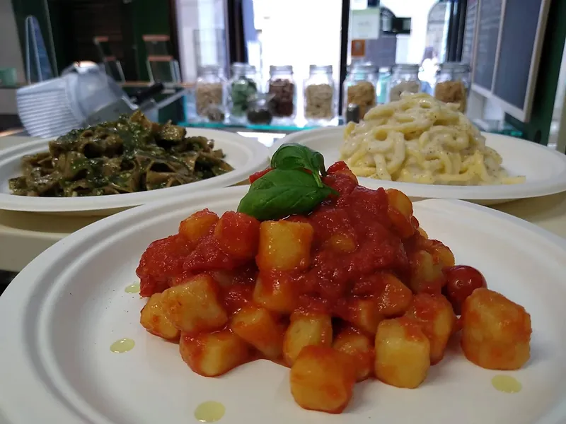 Rome Street Food Tour in Rione Monti Neighborhood