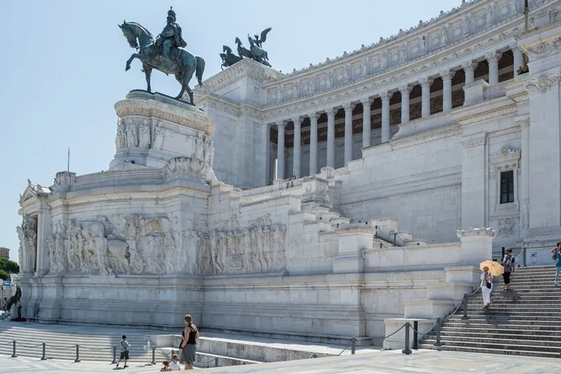 Small group walking tour of Rome with Pantheon guided visit