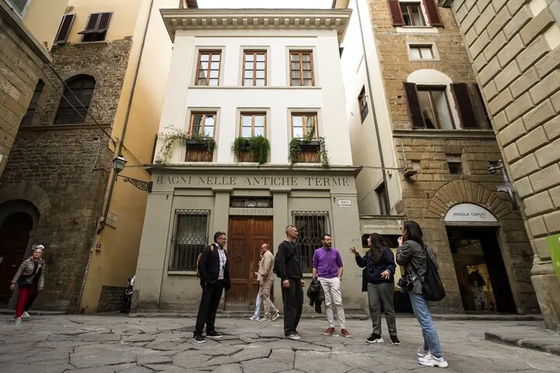 Florence Night Tour: Legends and Wine Windows