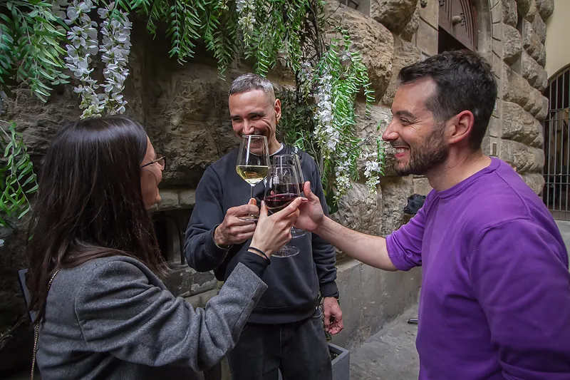 Florence Evening Wine windows walking tour with Barchetto Cruise