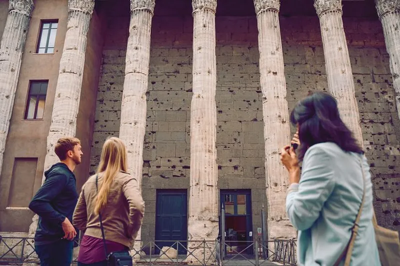 Small group walking tour of Rome with Pantheon guided visit