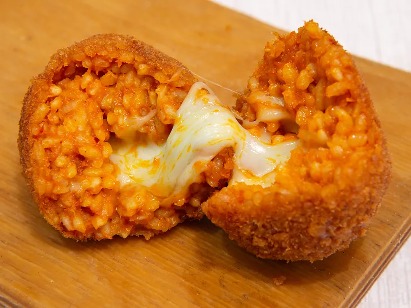 Rome Street Food Tour in Rione Monti Neighborhood