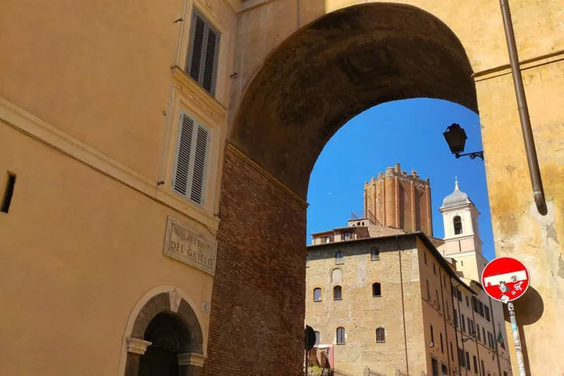 Rome Street Food Tour in Rione Monti Neighborhood